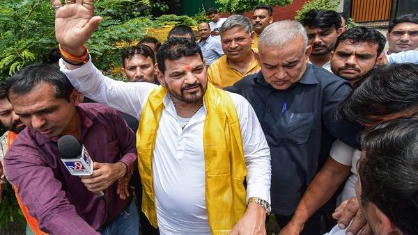 बृजभूषण सिंह के 18 समर्थकों ने WFI चुनाव के लिए भरा नामांकन, महासंघ को नियंत्रित करने का आरोप