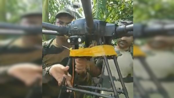 VIDEO: पाकिस्‍तानी तस्‍करों ने ड्रोन से लपेटकर पंजाब भेजी 3 किलो हेरोइन, BSF जवानों ने की कार्रवाई
