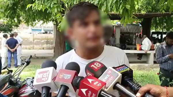 Bulandshahr: गर्लफ्रेंड ने शादी का प्रस्ताव लेकर बॉयफ्रेंड को बुलाया घर, परिजनों ने कर दिया खतना