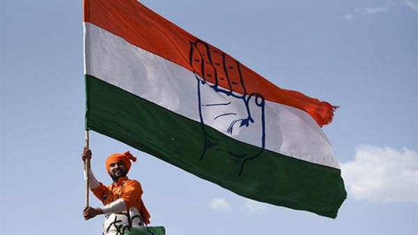 ओडिशा में निलंबन विवाद के बीच पूर्व नौकरशाह कांग्रेस में शामिल