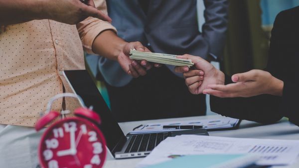 केंद्रीय मंत्रालय के रिश्वतखोर अधिकारियों पर CBI का शिकंजा, 4 गिरफ्तार, 60 लाख रुपए कैश बरामद