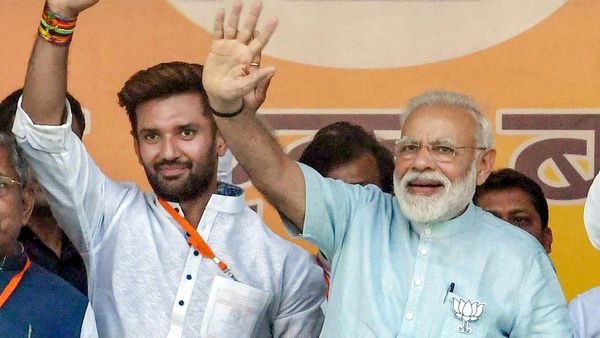 बिहार की राजनीति में बड़ा मोड़, जेपी नड्डा ने चिराग पासवान को NDA बैठक में बुलाया, कहा- 'खास साथी हो आप'
