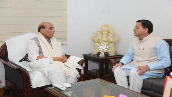 Uttarakhand CM पुष्कर सिंह धामी ने नई दिल्ली में रक्षा मंत्री राजनाथ सिंह से की शिष्टाचार भेंट, ये हुई बात