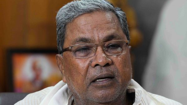 कर्नाटक CM एसिड अटैक सर्वाइवर की पीड़ा सुन हुए भाव‍-विभोर, दी सरकारी नौकरी, करेगी सिद्दारमैया के साथ काम