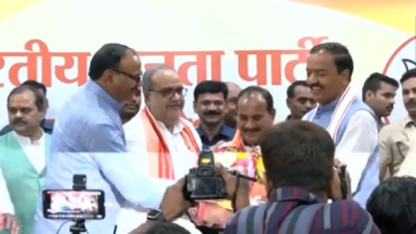 Lok Sabha Chunav: ओबीसी नेता दारा सिंह चौहान ने थामा BJP का दामन, योगी कैबिनेट में मिलेगी जगह?