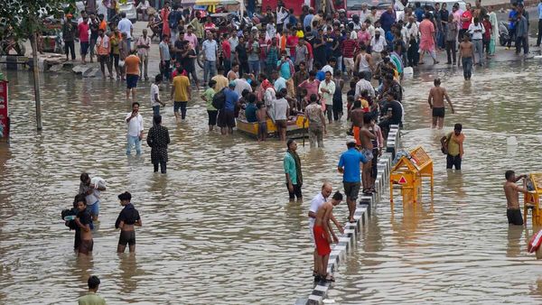 Delhi Floods: सिर्फ यमुना ही नहीं, दर्जनों नालों के बैकफ्लो से दिल्ली में आई बाढ़
