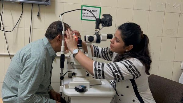 आईफ्लू: सात राज्यों में मौसम का 'रेड अटैक', कंजेक्टिवाइटिस संक्रमण से आंखों में उतर रहा खून