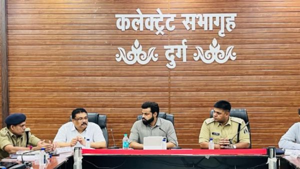 दुर्ग: कलेक्टर और एसपी ने की कानून व्यवस्था की समीक्षा