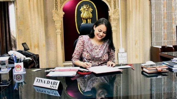IAS Tina Dabi: जैसलमेर से जाते-जाते DM टीना डाबी ने जीता दिल, अपने साथ ले गईं ये खजाना?