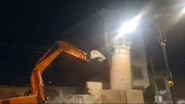 इस इस्लामिक देश में ढहा दी गई 300 साल पुरानी ऐतिहासिक मस्जिद, अधिकारियों ने चलाया बुलडोजर, मचा बवाल