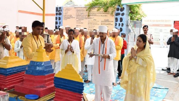 Shravan : सेंट्रल जेल में चल रहा महा मृत्युंजय मंत्र का जाप, विधायक ने उतारी आरती