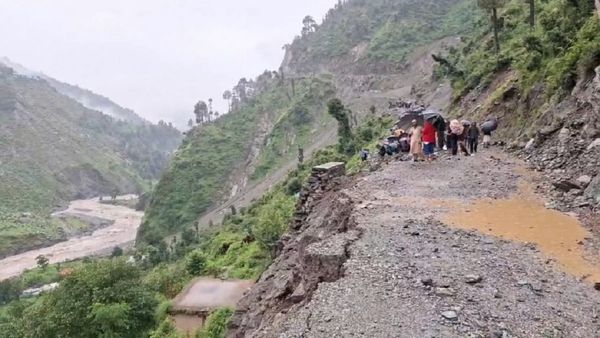 जम्मू-कश्मीर: कठुआ में बाढ़ और भूस्खलन से 8 लोगों की मौत, रेस्क्यू ऑपरेशन जारी