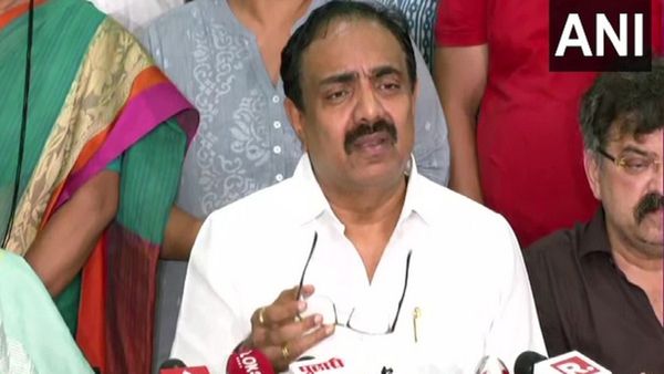 Maharashtra: NCP ने अजित पवार समेत 9 विधायकों के खिलाफ दायर की अयोग्यता याचिका, ECI को भी लिखा पत्र