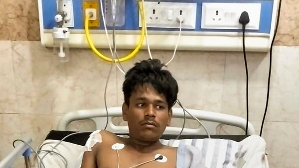 मेरठ में कांवड़ियों की गाड़ी में उतरा करेंट, 5 का चल रहा इलाज