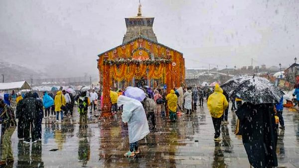लगातार बारिश, खराब मौसम के बीच केदारनाथ यात्रा को किया गया बंद