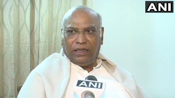 Jharkhand News: कैश कांड के आरोपी कांग्रेस के 3 विधायक होंगे निलंबन मुक्त, खड़गे ने दी सहमति