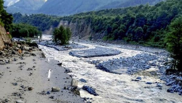 Kullu news: Malana Dam के गेट से पानी हो रहा है ओवरफ्लो, स्‍थानीय लोगों को कुल्‍लू प्रशासन ने किया सतर्क