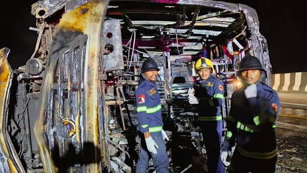 Maharashtra expressway accident: हिरासत में लिए गए बस ड्राईवर और कंडक्टर