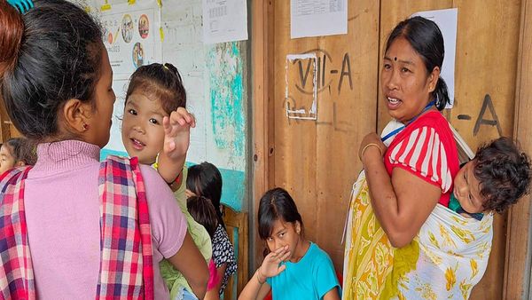 Manipur News: इंफाल में यह रिलीफ कैंप गर्भवती महिलाओं के लिए साबित हुआ वरदान, 32 बच्चों का हुआ जन्म
