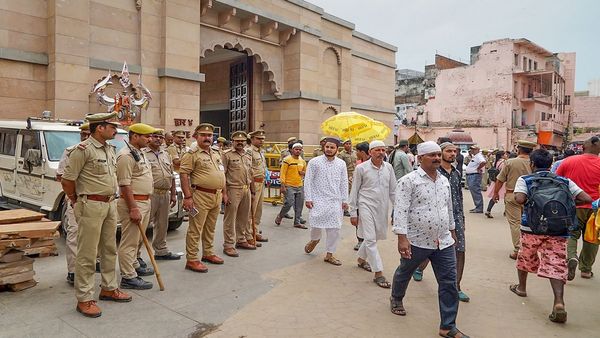 ज्ञानवापी केस: ASI सर्वेक्षण पर फिलहाल रोक, कल फिर होगी इलाहाबाद हाई कोर्ट में सुनवाई