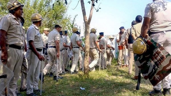 हरियाणा: हिंसक झड़प के बाद स्थिति खराब, महिलाओं-बच्चों समेत ढाई हजार लोगों ने मंदिर में ली शरण