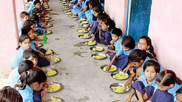 तेलंगाना: एमडीएम कर्मियों की हड़ताल से मध्याह्न भोजन हुआ प्रभावित, वैकल्पिक व्यवस्था करेंगे अधिकारी