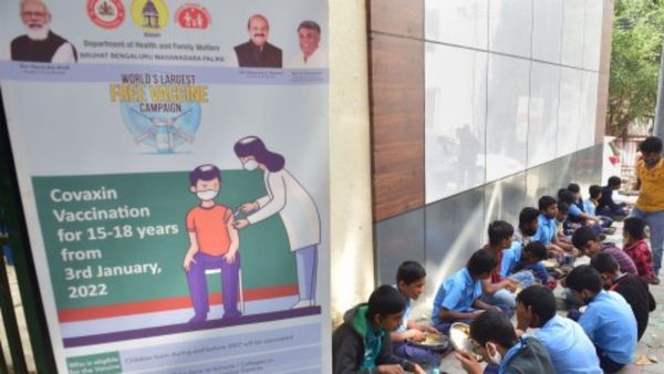 घोर लापरवाही: स्‍कूल में दोपहर के खाने में परोसा गया छिपकली गिरा खाना, 49 छात्र हुए बीमार