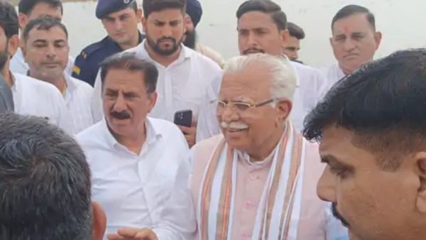 हरियाणा: कुरुक्षेत्र में बाढ़ प्रभावित क्षेत्र में पहुंचे CM खट्टर, खराब फसलों का किया मुआयना
