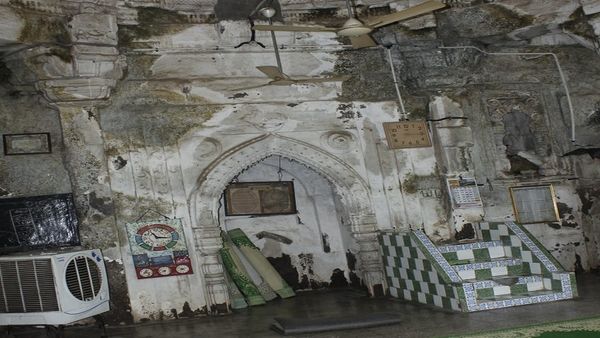 Maharashtra: मस्जिद की डिजाइन पर विवाद, कलेक्टर ने नमाज अदा करने पर लगाई रोक, हाईकोर्ट पहुंचा ट्रस्ट