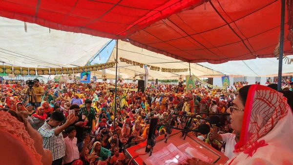 नारनौल की 'छोरियां' अब चूल्हा-चौका छोड़, हवाई जहाज उड़ाया करेंगी: नैना चौटाला