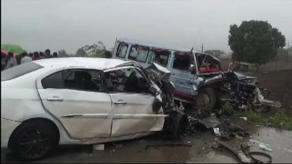 महाराष्ट्र में एक और भीषण हादसा, नासिक में कार दुर्घटना में चार की मौत, नौ लोग गंभीर रूप से घायल