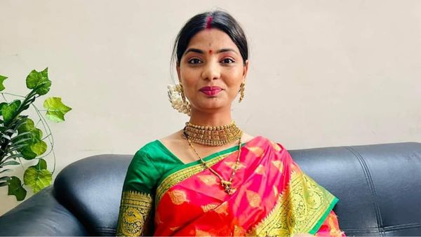 Neha Singh Rathore के ‘एमपी में का बा’ वाले ट्वीट पर बवाल, अब सीधी में दर्ज हुआ मामला