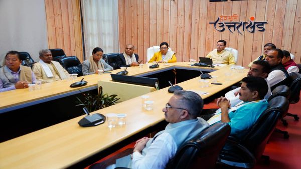 उत्तराखंड के सीएम पुष्कर सिंह धामी से मिला नेपाल का उच्चस्तरीय प्रतिनिधिमण्डल, सहयोग का दिया भरोसा