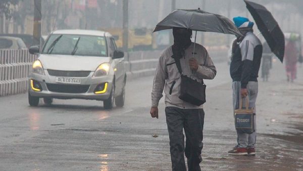 UP Weather Update: उत्तर प्रदेश में बिगड़ा मौसम का मिजाज, भारी बारिश का अलर्ट