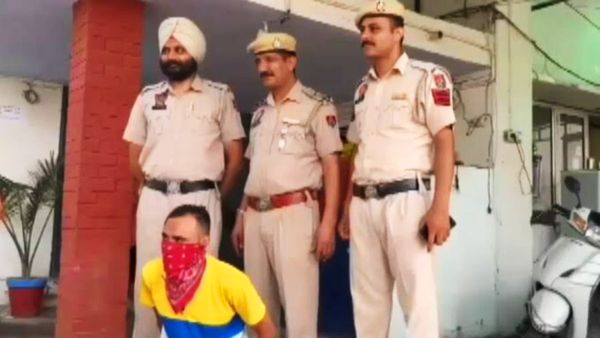 पठानकोट IAF बेस पर कैंटीन कर्मचारी ने किया वायुसेना अधिकारी पर हमला, सिर पर आईं गंभीर चोटें