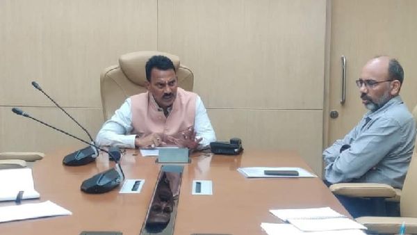 Indore news: बांध और जलाशय की स्थिति को लेकर सरकार अलर्ट, मंत्री तुलसी सिलावट ने ली बैठक