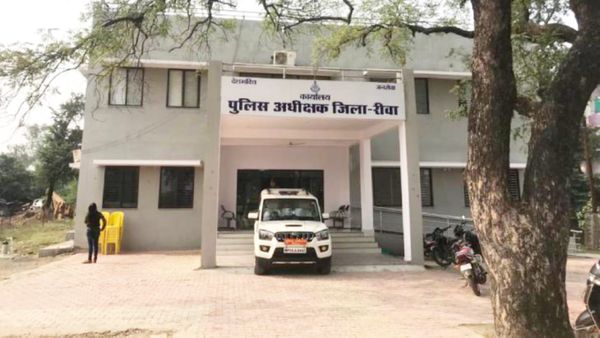 Rewa में बंधक बनाकर कपड़े उतारे, मुंह से उठावाया जूता, वीडियो वायरल होने के बाद पुलिस ने लिया बड़ा एक्शन