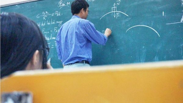 Shahdol News: व्हाट्सएप नंबर के बहाने लड़कियों को ऑफिस बुलाता था टीचर, फिर करता ये घिनौना काम