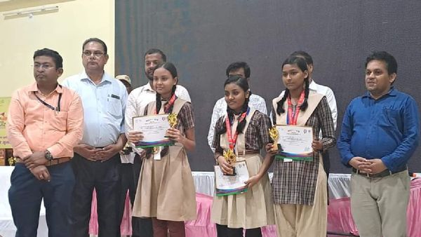 Satna News: पर्यटन क्विज प्रतियोगिता सम्पन्न, विजय कान्वेन्ट स्कूल अमरपाटन की टीम को मिला पहला स्थान