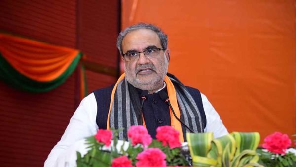 UP BJP News: स्वामी प्रसाद के बयान पर यूपी में छिड़ा सियासी संग्राम, मायावती के बाद बीजेपी ने बोला हमला
