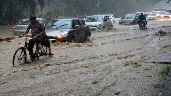 Delhi Waterlogging: बेढंगे विकास के दलदल में धंस रही दिल्ली