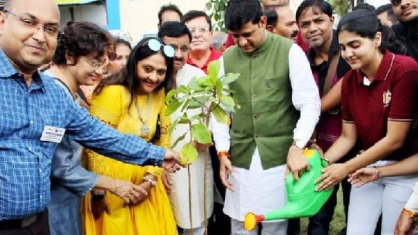 Indore news: स्वच्छता के बाद अब पर्यावरण संरक्षण में नंबर 1 बनेगा इंदौर, शुरू हुआ वृक्षारोपण महाअभियान