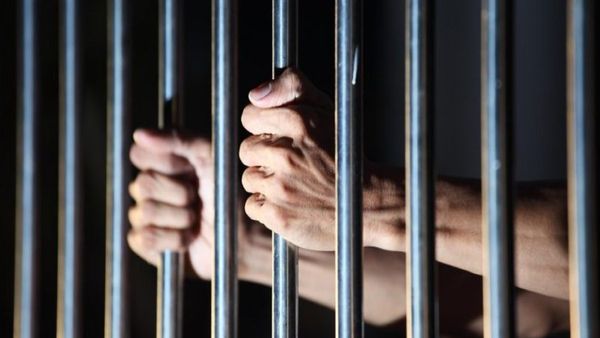 नशे में नोंच खाया अधजला शव! श्मशान से चुराई थी डेड बॉडी, 2 को पुलिस ने दबोचा