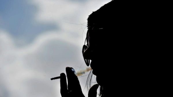 पाकिस्तानः महिलाओं में बढ़ रही नशे की लत, धूम्रपान में जबरदस्त इजाफा