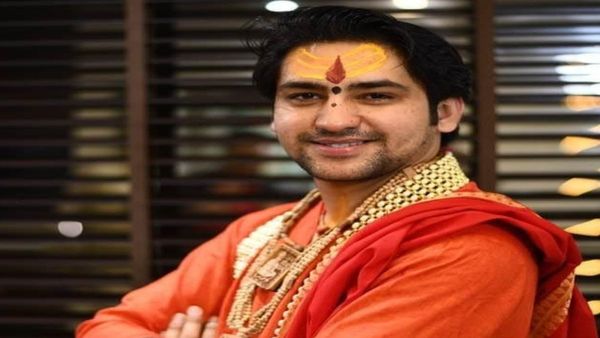 '...ये हिंदूवादी बब्बर शेर मेरा पक्का चेला', धीरेंद्र शास्त्री ने किस BJP नेता के लिए बांधे तारीफों के पुल