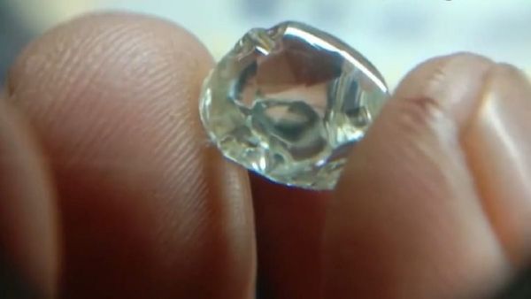 पन्ना की धरती ने बनाया करोड़पति, पति-पत्नी को मिले 11 बेशकीमती हीरे