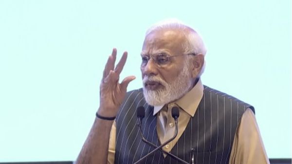 पीएम मोदी बोले- बच्‍चों को किताबों के बोझ से मुक्‍त कर उन्‍हें इनोवेटिव और मेधावी बनाना होगा