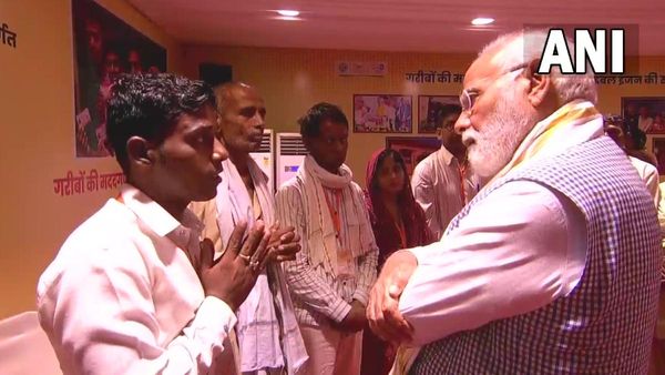 PM Modi: स्वनिधि योजना और आयुष्मान भारत डिजिटल मिशन के लाभार्थियों से मिले पीएम मोदी