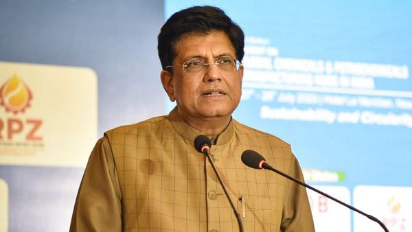 Indian Footwear पर बोले पीयूष गोयल, जूते-चप्पल का इंडियन साइज जल्द लॉन्च करेंगे, दुनियाभर में धाक जमेगी