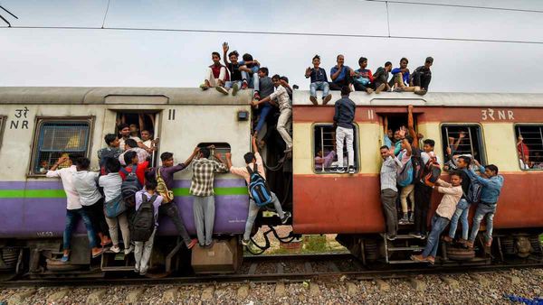 World Population Day: UN लगातार बढ़ती आबादी से चिंतित, क्या है 2023 की थीम? जानिए 10 रोचक बातें